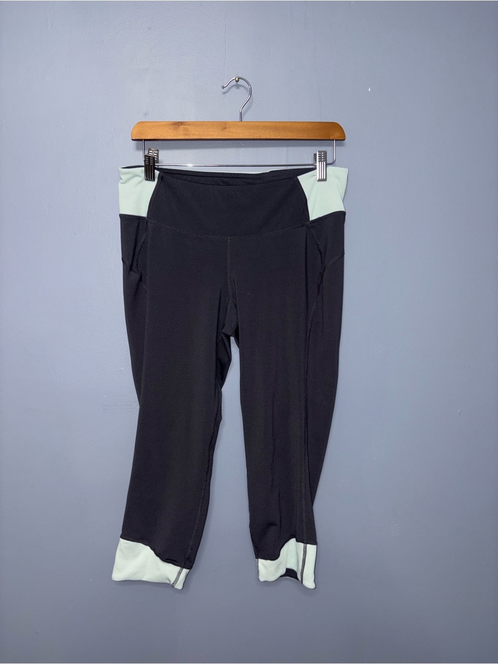 Old Navy | Charcoal Cropped Leggings | Size Large